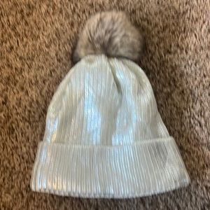 Fleece lined beanie hat white shimmer